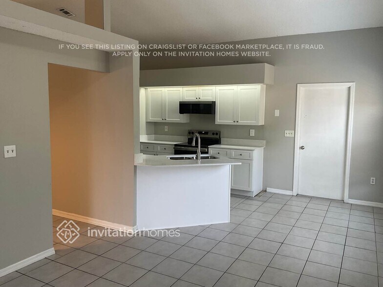 Building Photo - 521 Carlsbad Dr