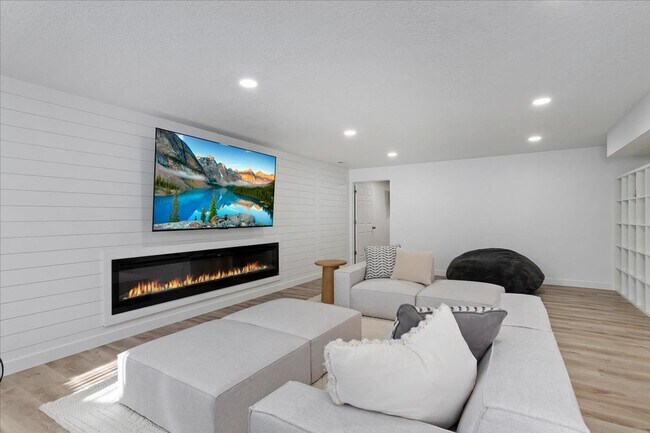 Building Photo - Gorgeous 5 Bedroom Home in Saratoga Springs!