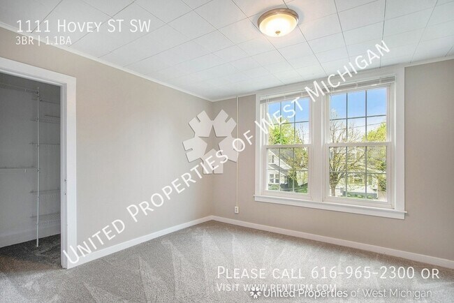 Building Photo - Available Now | 3 Bedroom 1.5 Bath Single ...