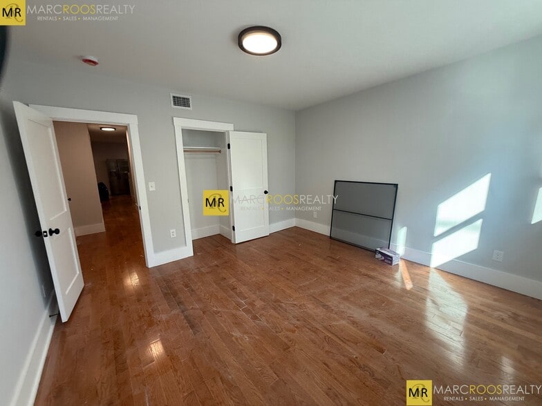 Building Photo - 118 Marginal St