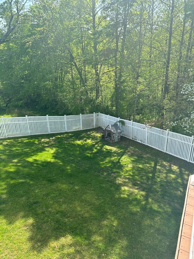 Building Photo - 425 Oakmont Ct