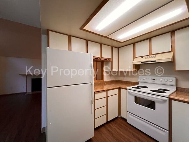 Building Photo - MOVE IN SPECIAL! HALF OFF! Updated Condo in Hazel Dell