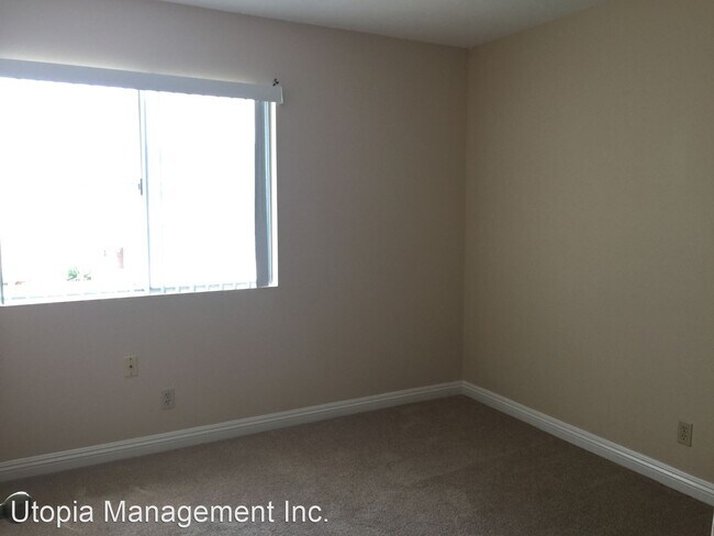 Building Photo - 4 br, 2.5 bath House - 7965 Hillandale Drive