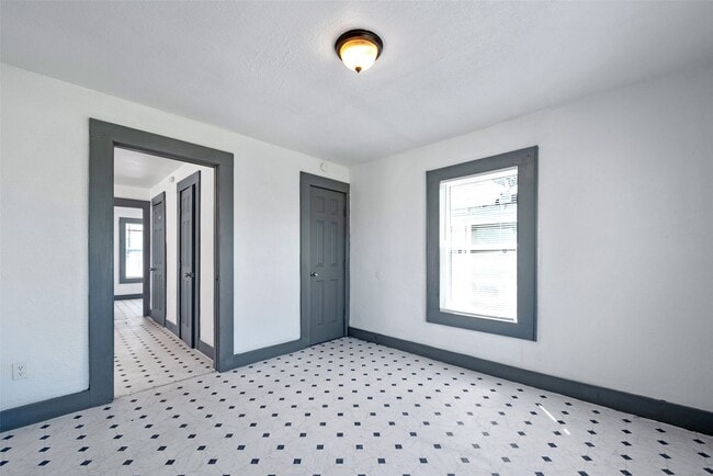 Building Photo - 2526 Campbell St