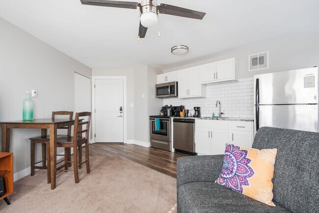 Building Photo - 615 N East St