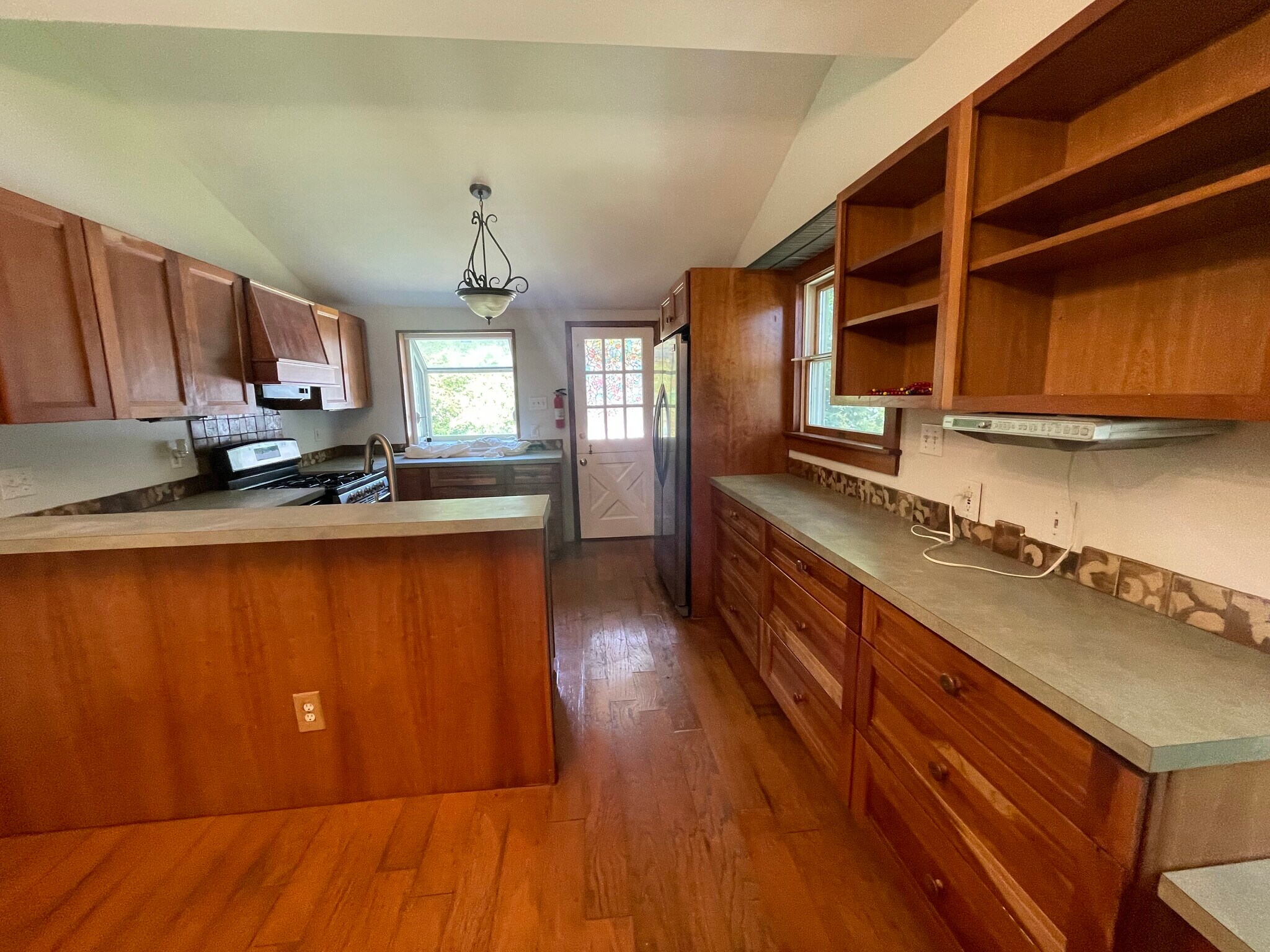 kitchen - 210 Mannion Ave