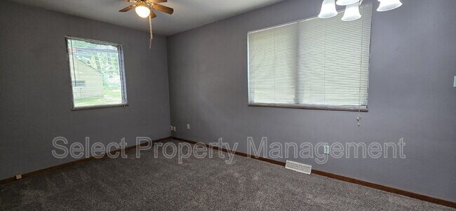 Building Photo - 7430 W Jefferson Blvd