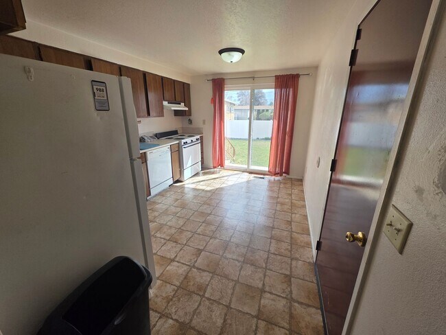 Building Photo - Duplex