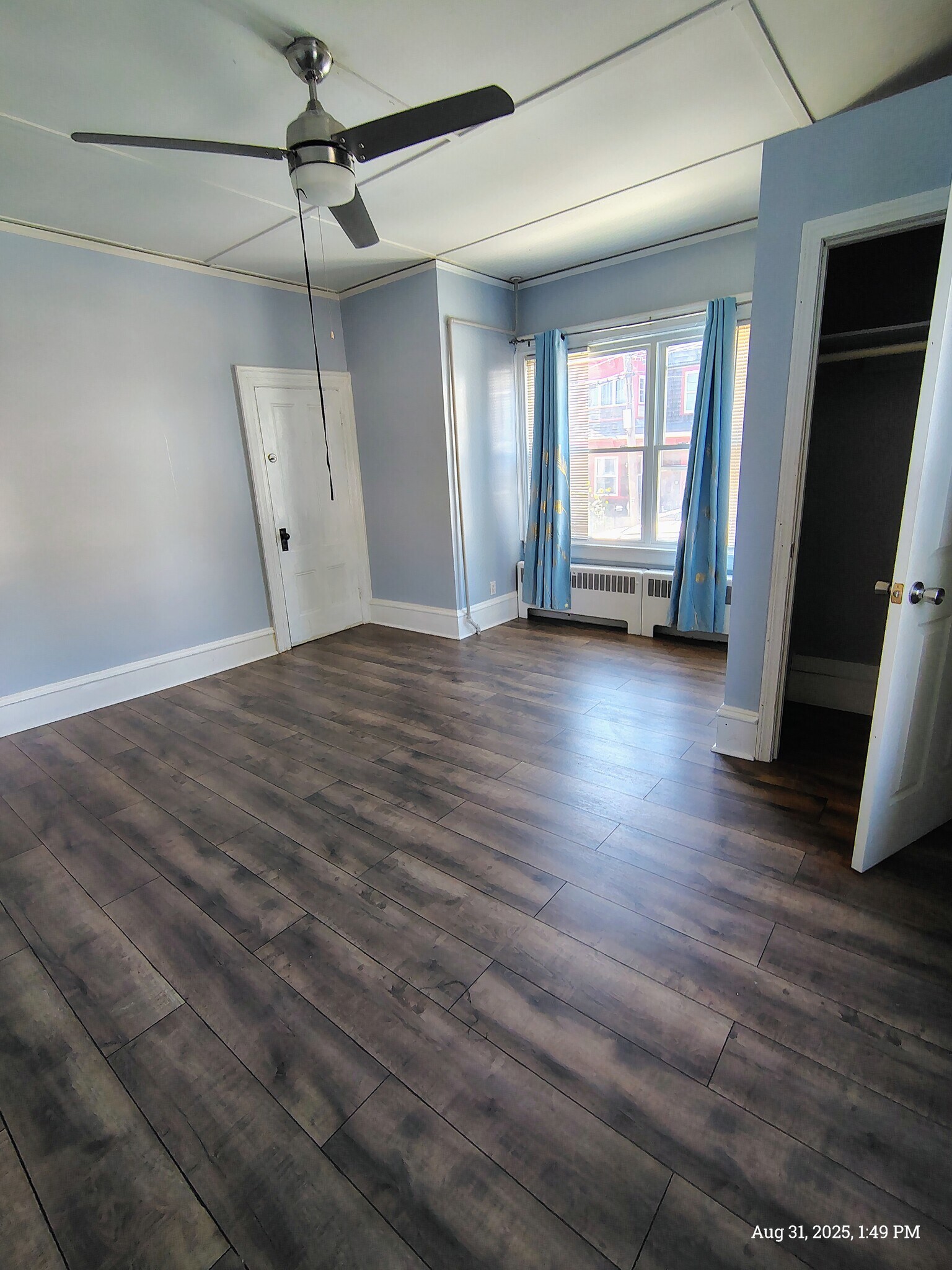 Building Photo - 463 Linden St