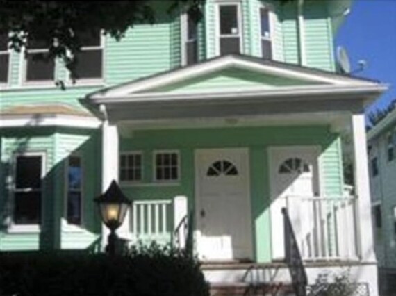 Building Photo - 219 Forest St