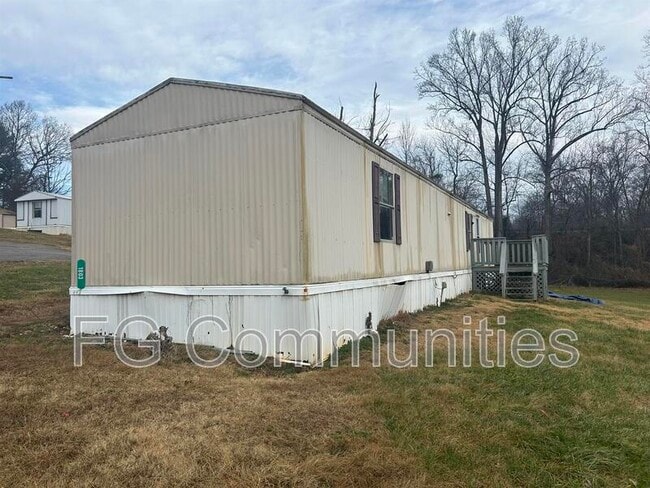 Building Photo - 1803 Breezewood Dr