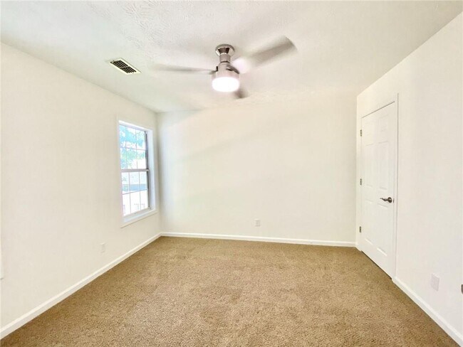 Building Photo - 640 Suwanee Lakes Cir NW