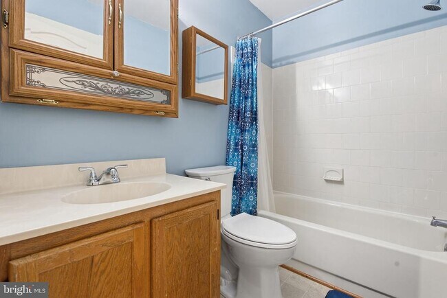 Building Photo - 1109 Oak View Dr