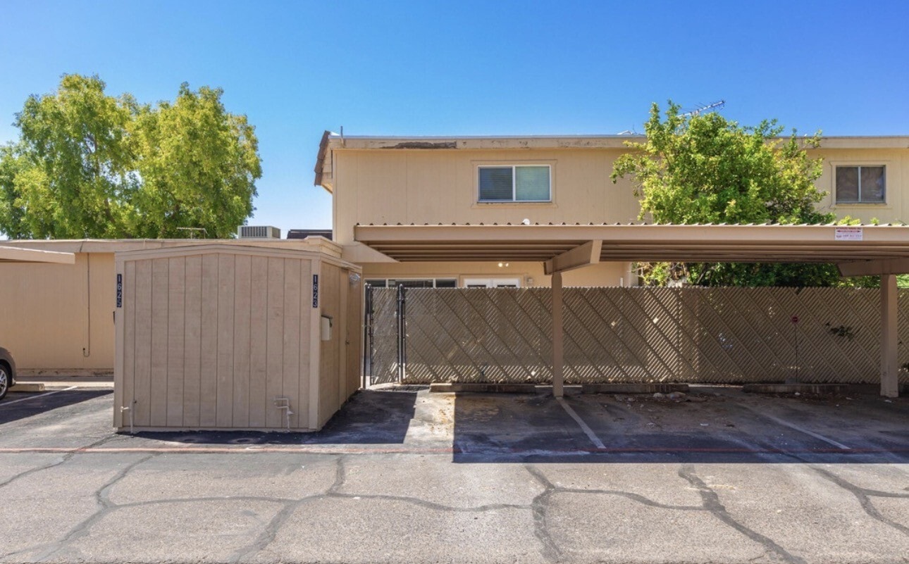 Building Photo - 1623 E Malibu Dr