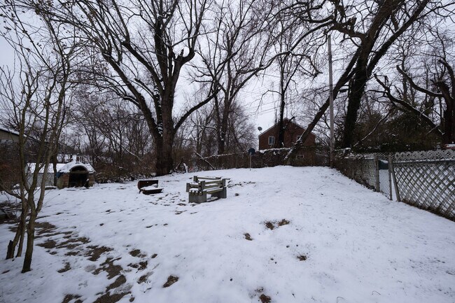 Building Photo - 956 Jefferson Dr