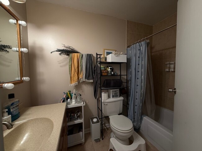 Building Photo - 6105 Knoll Valley Dr