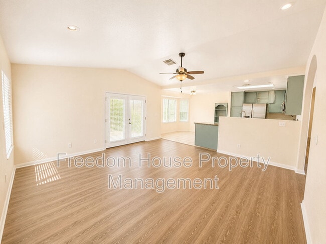 Building Photo - 3066 E Mount Charleston Dr