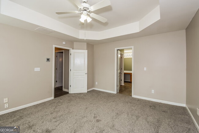 Building Photo - 147 Hidden Lake Cir