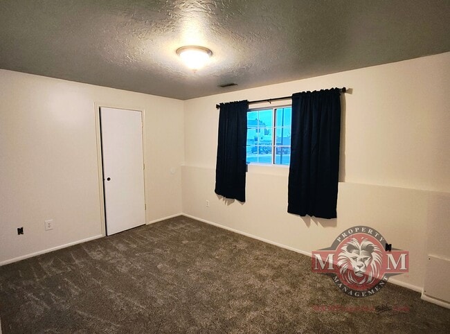 Building Photo - Beautiful Remodeled 4 Bd 2 Bath Home