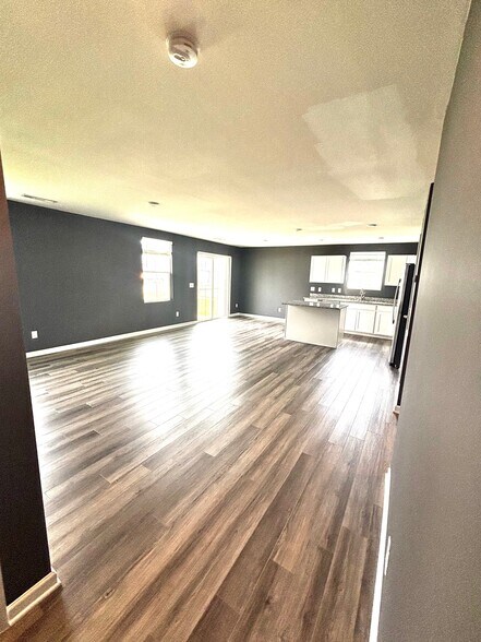 Building Photo - 2000 Abberly Cir