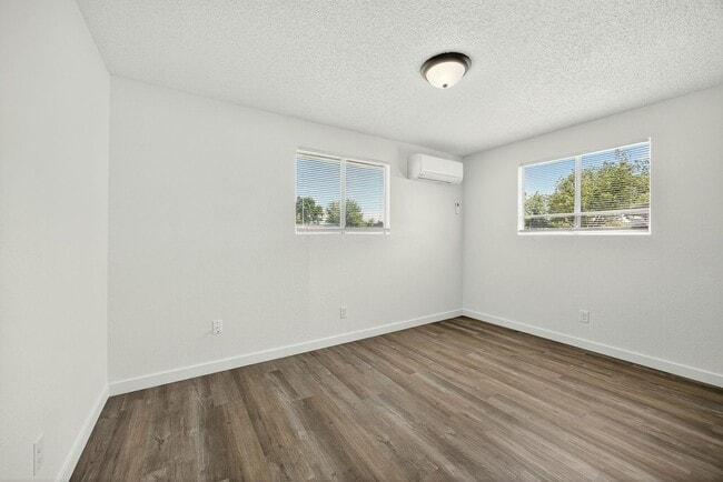 Building Photo - Modern 2-Bedroom Duplex with New Kitchen &...