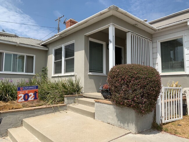 Building Photo - 8305 Colegio Dr