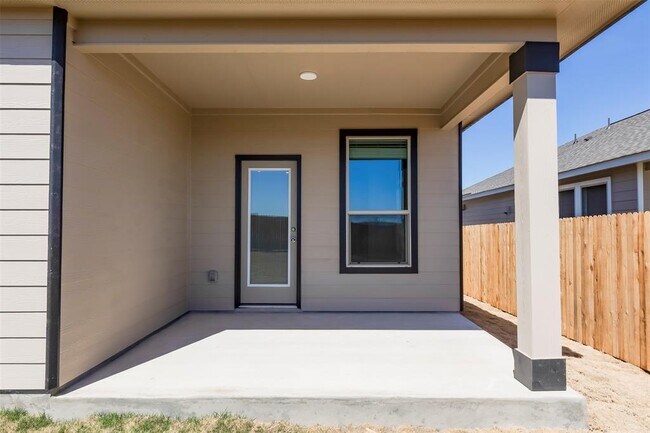 Building Photo - 1508 Carriageway Dr