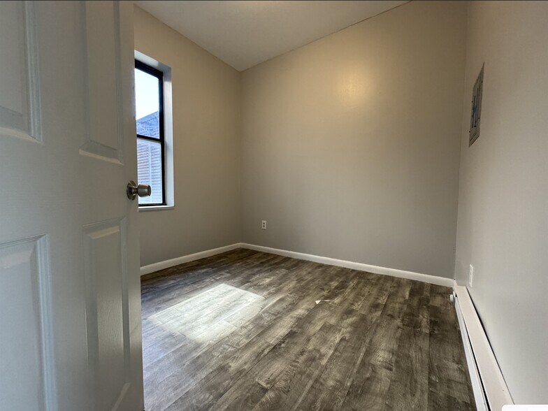 6 Bergen Ave 31 - 12 Bergen Ave