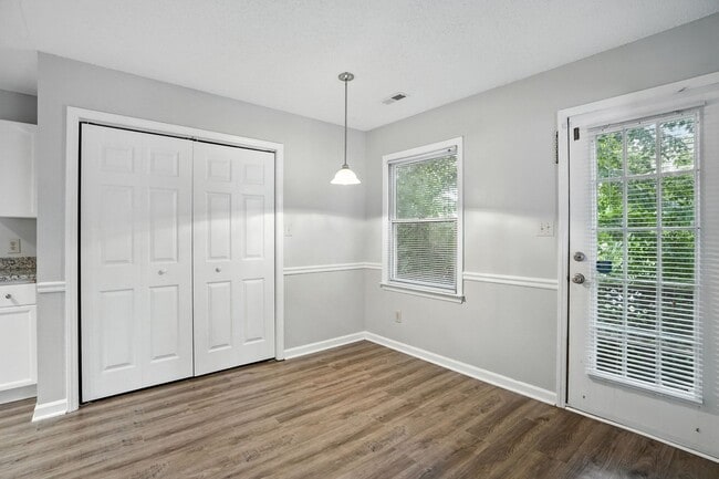 Building Photo - Spacious 2-Bedroom, 2.5-Bath End-Unit Town...