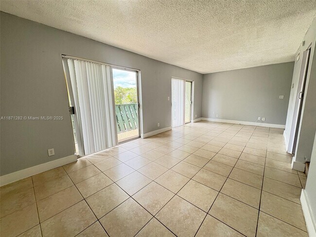 Building Photo - 8913 NW 28th Dr