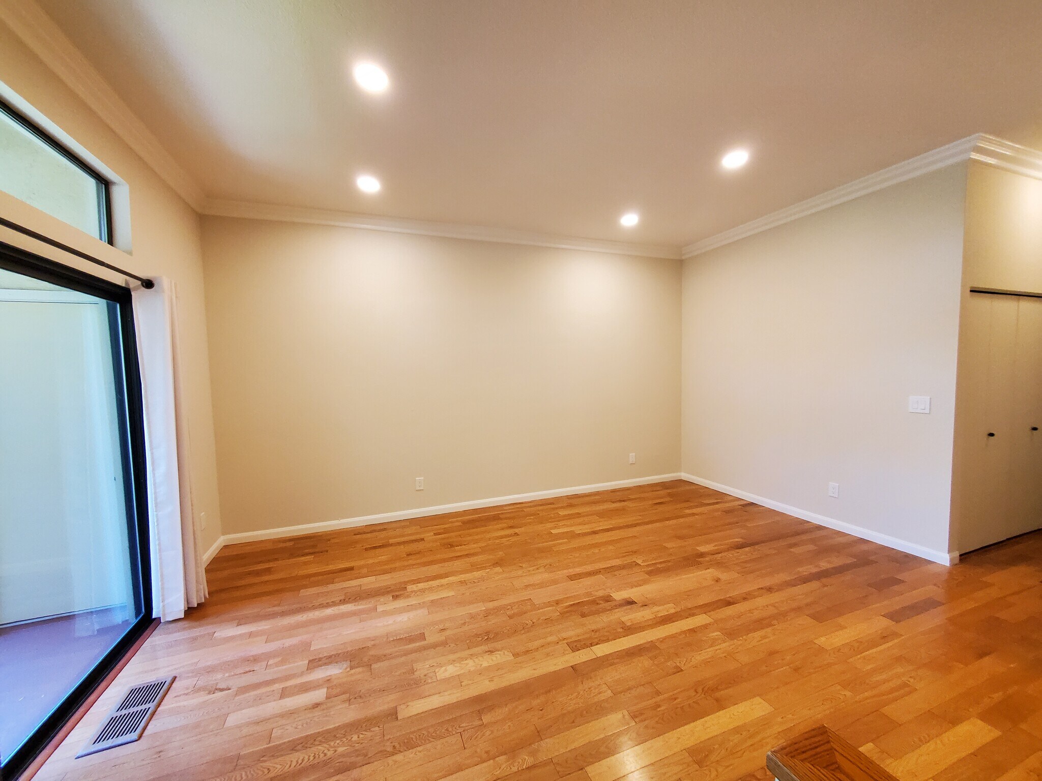 Building Photo - 2072 Fostoria Cir