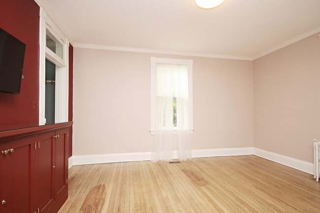 Building Photo - Charming Pet-Friendly Downtown Home Near UVA Medical Center