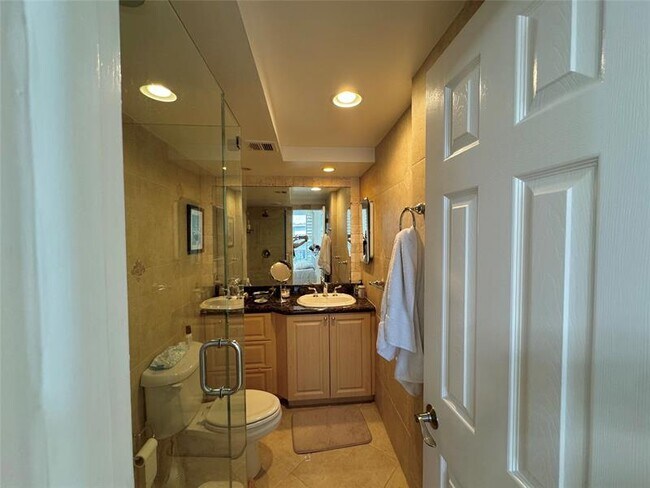 Building Photo - 8 Royal Palm Way