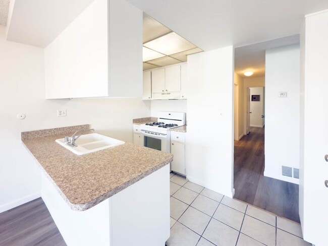 Building Photo - 2 BEDROOM 2 BATH CONDO IN GATED COMMUNITY ...