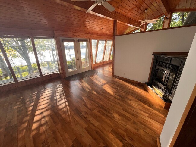 Building Photo - Lake house at Unity