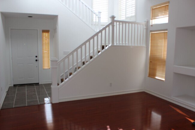 Building Photo - 39 Whispering Pine
