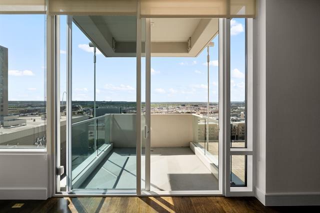 Building Photo - 2408 Victory Park Ln