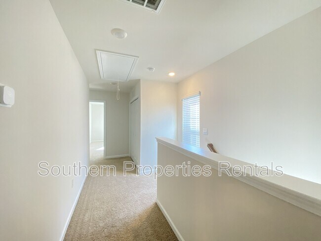 Building Photo - 232 David Hl Dr