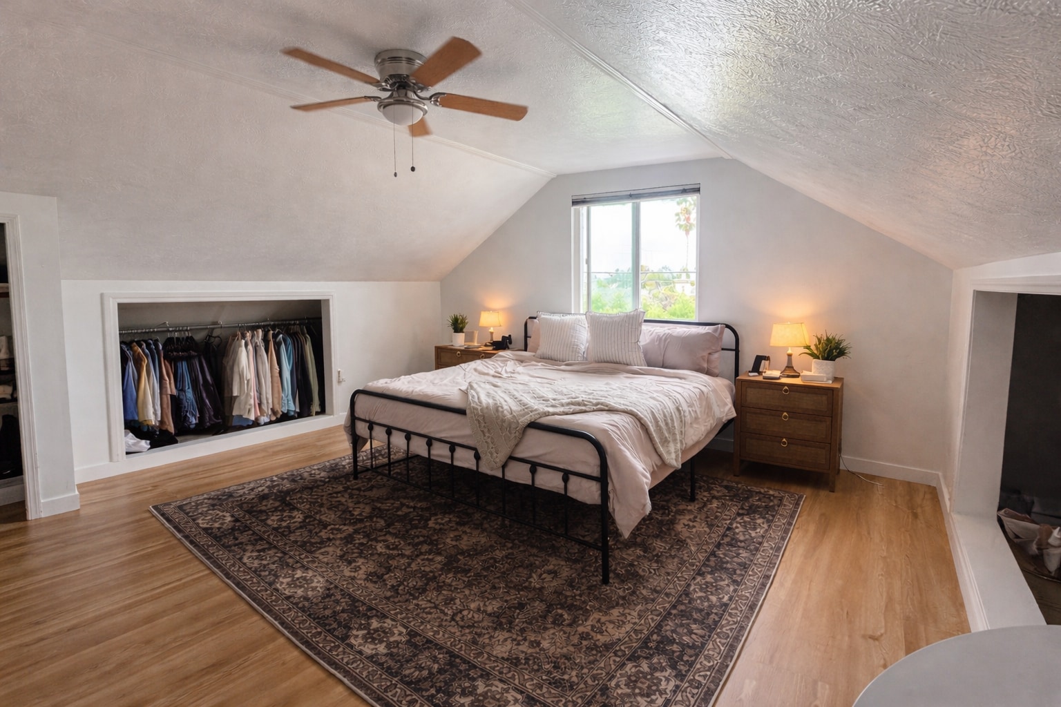 Bedroom with king sized bed - 3616 E 10th St