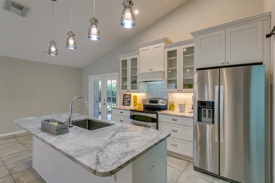Beautiful kitchen - 4430 Autumn River Rd E
