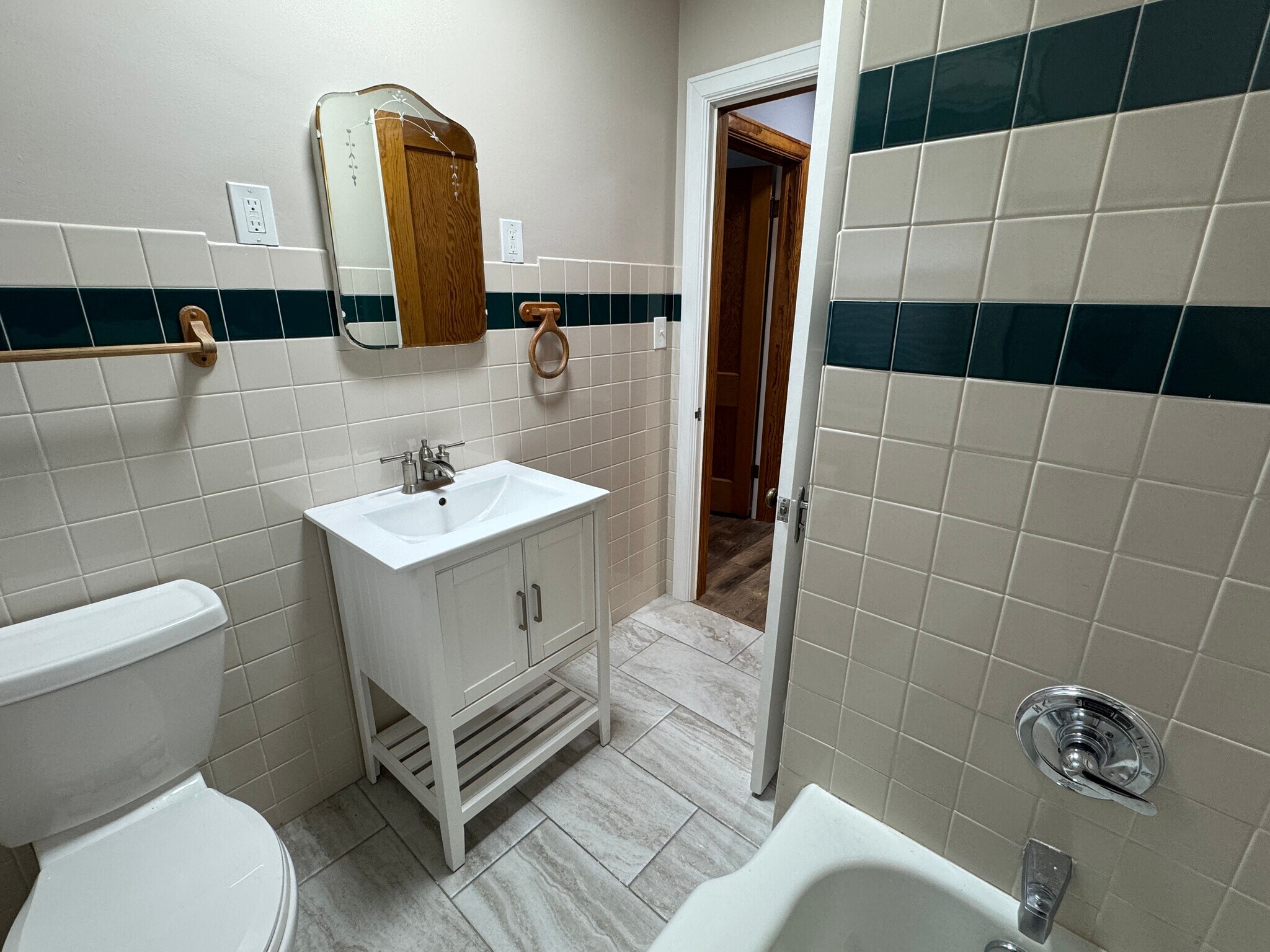 Building Photo - 1020 Brown St