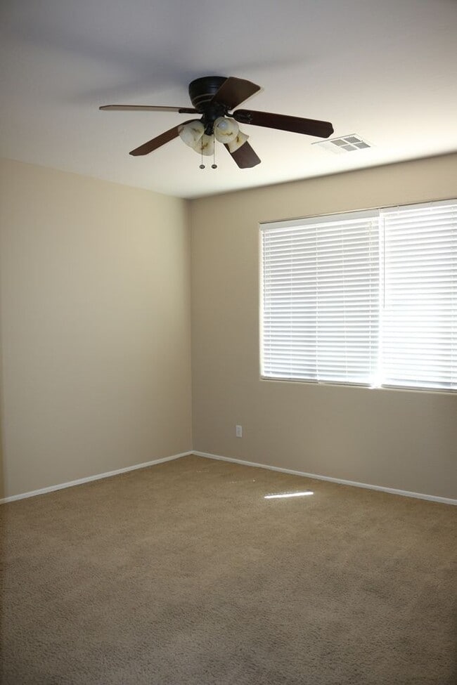 Building Photo - 14551 W Laurel Ln