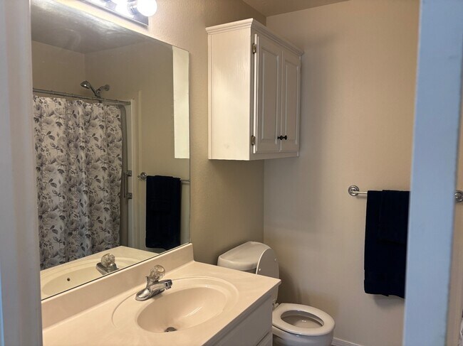 Building Photo - 2310 S Hickory St