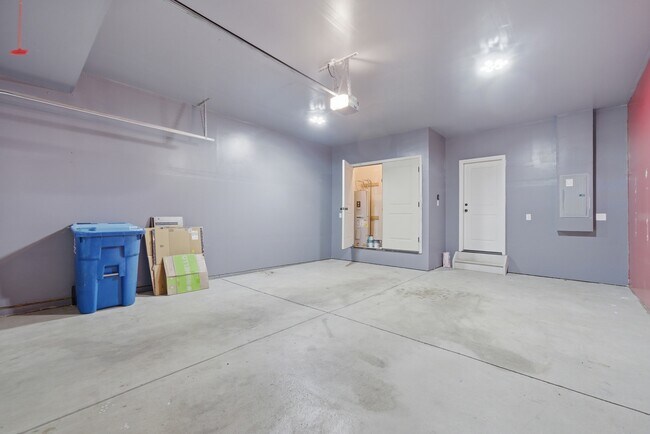 Building Photo - 3642 Ronald Reagan Ave