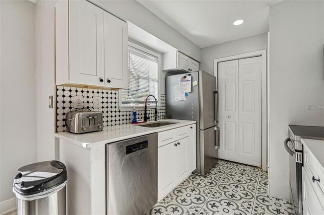 Building Photo - 8742 Mallard Reserve Dr