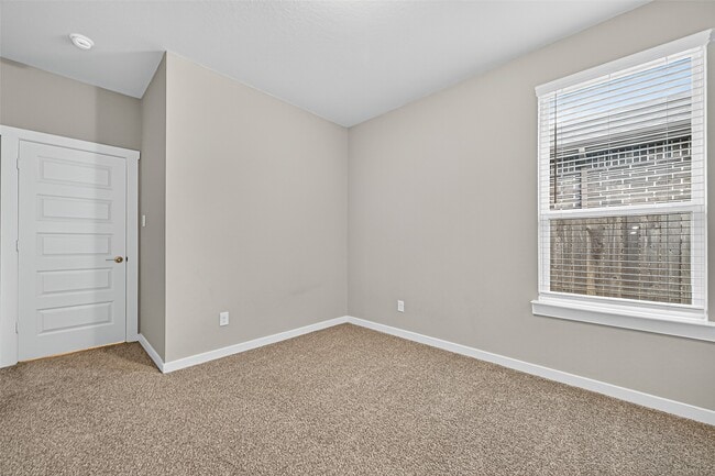 Building Photo - 28611 Hannahs Harbor Ln