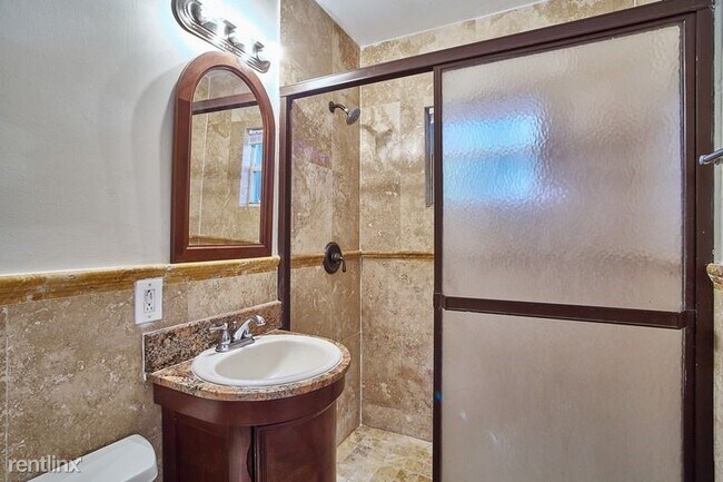 Building Photo - 2 br, 1 bath House - 571 NE 110th Ter