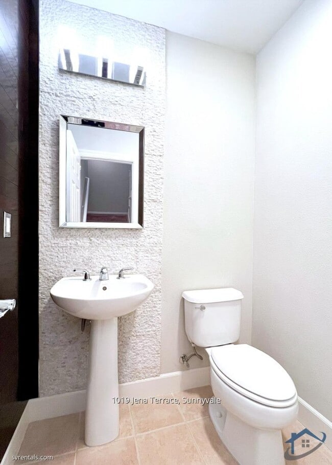 Building Photo - 1019 Jena Terrace