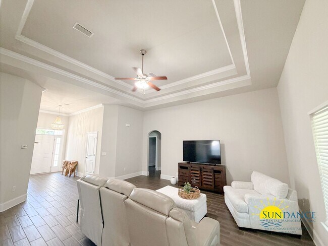 Building Photo - 210 Tropical Breeze Dr