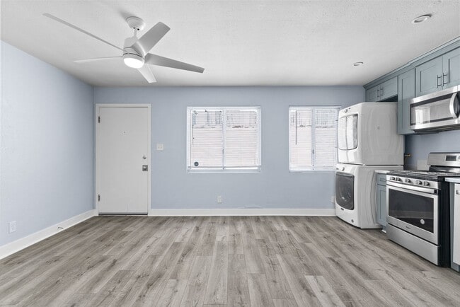 Interior Photo - 1024 Loma Avenue